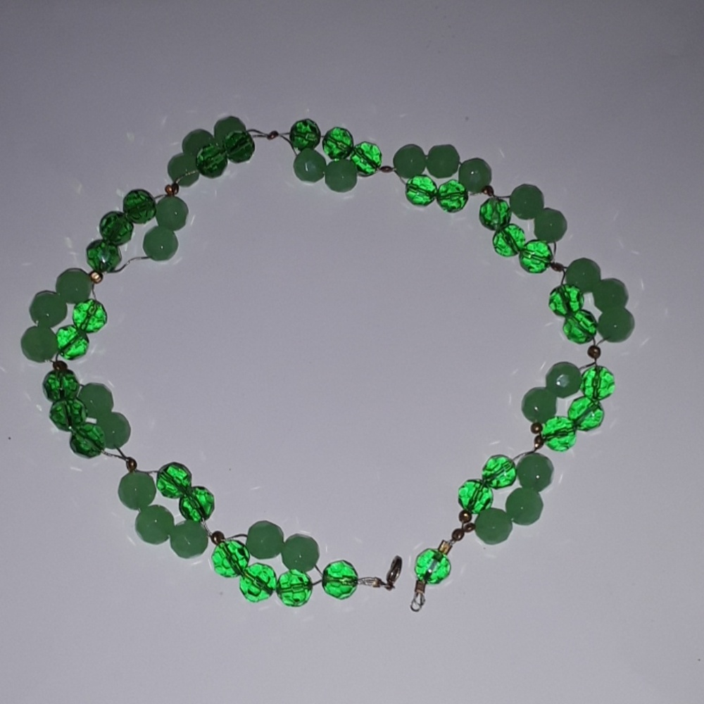 Two-tone green beaded necklace